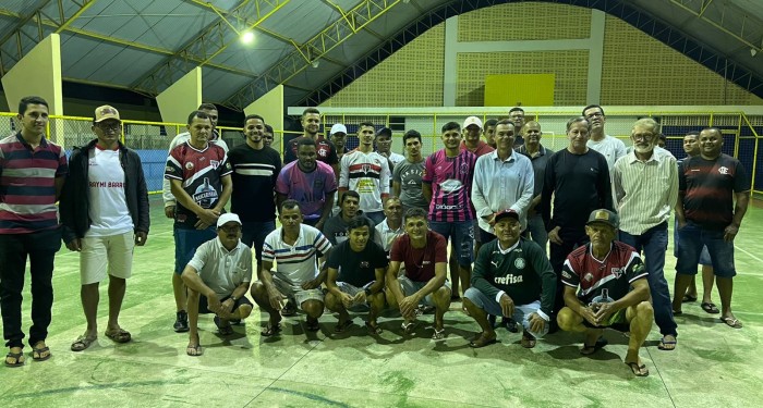 Prefeito Celino Rocha se reúne com atletas e anuncia melhorias no Campo do Tabuleiro