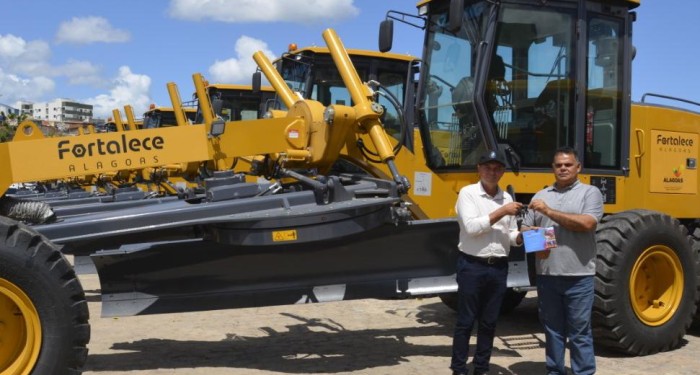 Fortalece Alagoas: prefeito Celino Rocha garante novos veículos e maquinário para o município